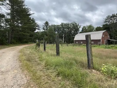 83 River Road, Hiram, ME 04041