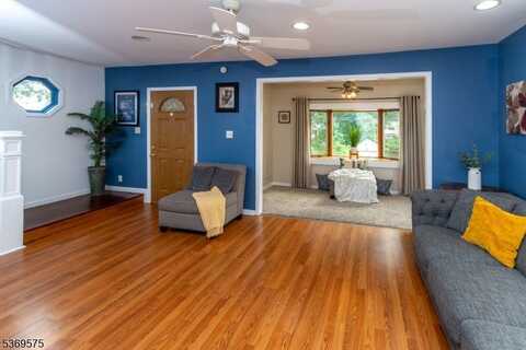 638 Lillian Ter, Union, NJ 07083