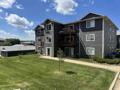 4705 chadwick Road, Cedar Falls, IA 50613