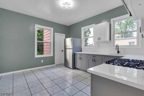 35 Coit St, Irvington, NJ 07111