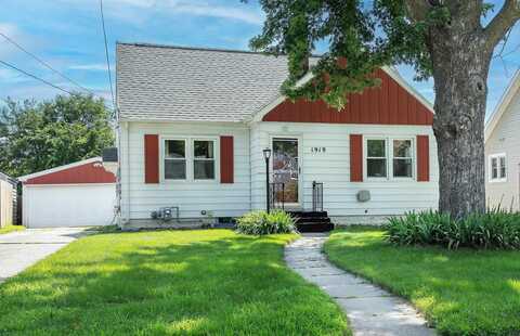 1919 W 7th, Waterloo, IA 50702