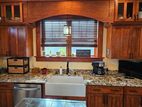 701 TILFORD Street, Dysart, IA 52224