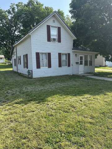 812 E Howard Street, Manchester, IA 52057