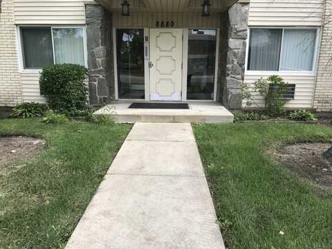 8880 GOLF Road, Des Plaines, IL 60016