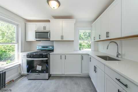 54 Spruce St, Bloomfield, NJ 07003