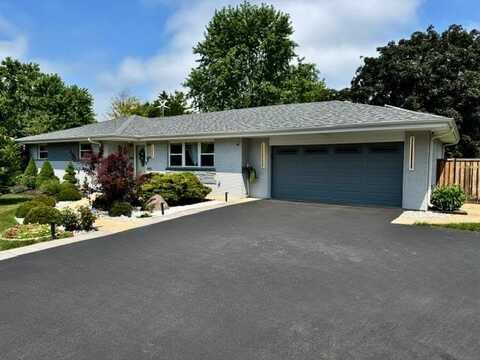 1211 Highland Drive, Prospect Heights, IL 60070