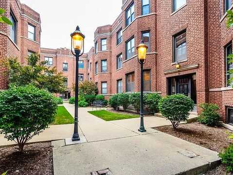 903 W Cornelia Avenue, Chicago, IL 60657