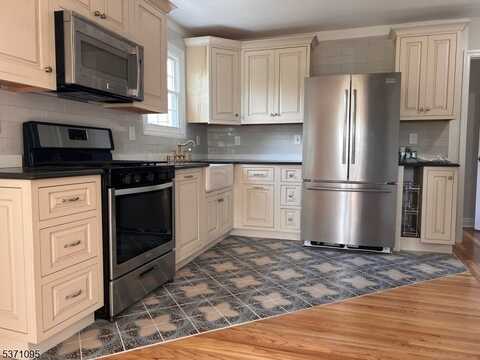 135 Main St, Chatham, NJ 07928