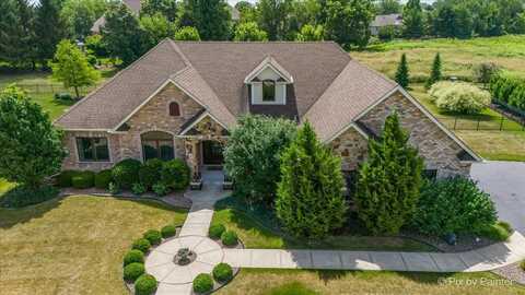 1075 Redbud Lane, Sugar Grove, IL 60554