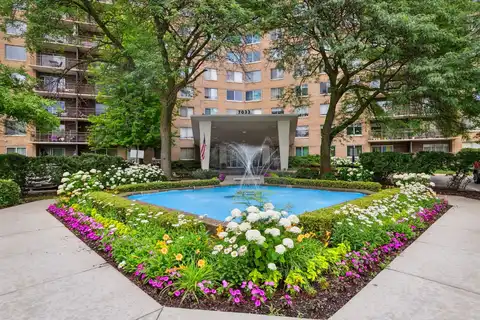7033 N Kedzie Avenue, Chicago, IL 60645