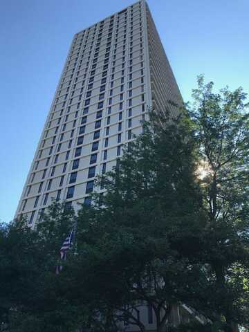 1960 N Lincoln Park West, Chicago, IL 60614