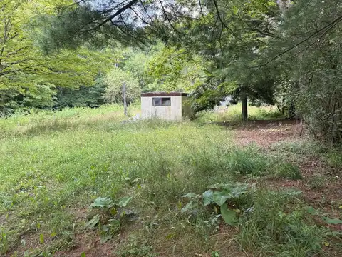 494 Hawkins Rd, Crawley, WV 24931