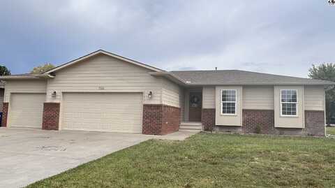 700 Hunter Ct, McPherson, KS 67460