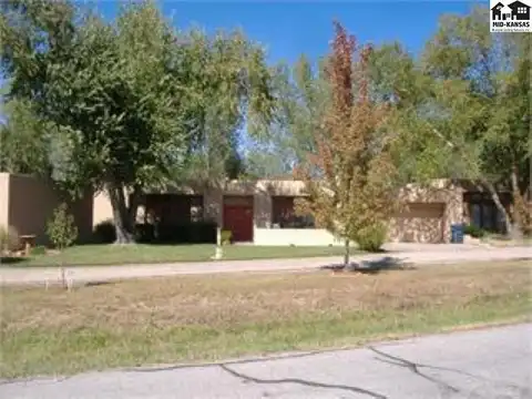 3105 Mission Dr, Hutchinson, KS 67502