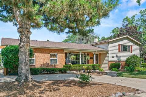330 N Country Club Drive, Addison, IL 60101