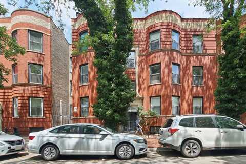 700 W Cornelia Avenue, Chicago, IL 60657