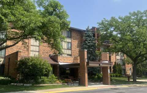 77 Lake Hinsdale Drive, Willowbrook, IL 60527