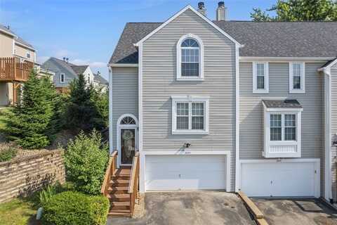 2692 Hunters Point Dr, Sewickley, PA 15090