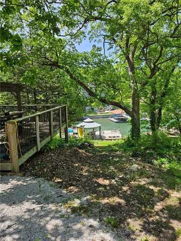 229 E Sugar Lake Drive, Mound City, KS 66056