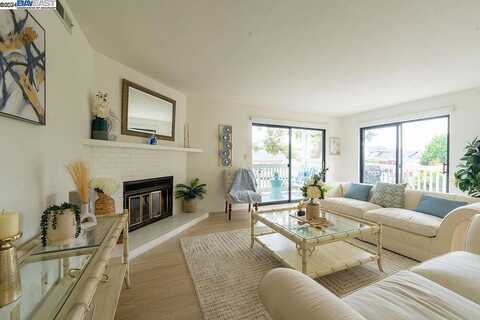 Laurel, HALF MOON BAY, CA 94019