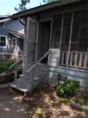 4011 STATELINE Road, Kansas City, MO 64111