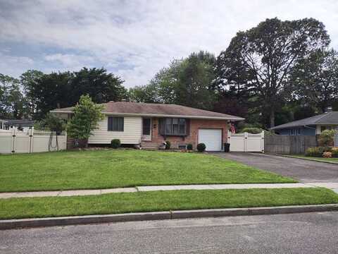 Donna, COMMACK, NY 11725