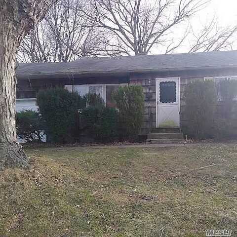 Louise, BAY SHORE, NY 11706