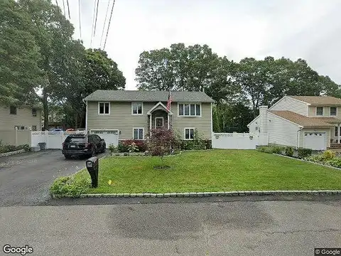 Avenue A, HOLBROOK, NY 11741