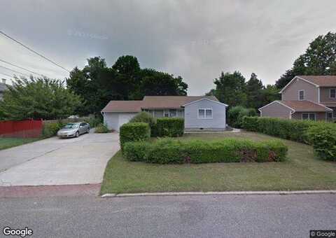 Meadowbrook Dr, Islip, NY 11751