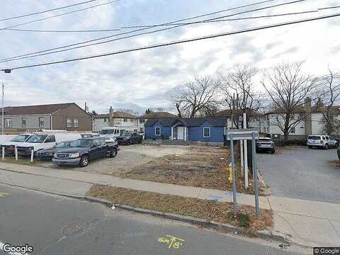 Sunrise Hwy, Babylon, NY 11704