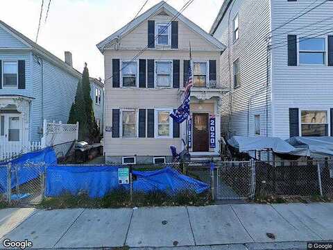 Elm, LOWELL, MA 01852