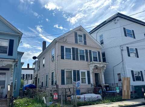 Elm, LOWELL, MA 01852