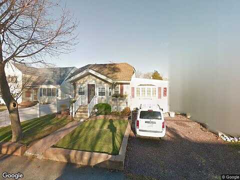 4Th, LINDENHURST, NY 11757