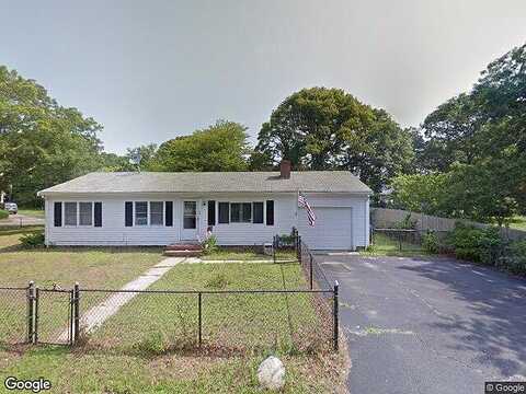 Spruce, HYANNIS, MA 02601