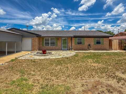 303 Romero Street, Fritch, TX 79036