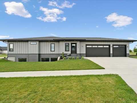 5112 Scenic View Ct SW, CedarRapids, IA 52404