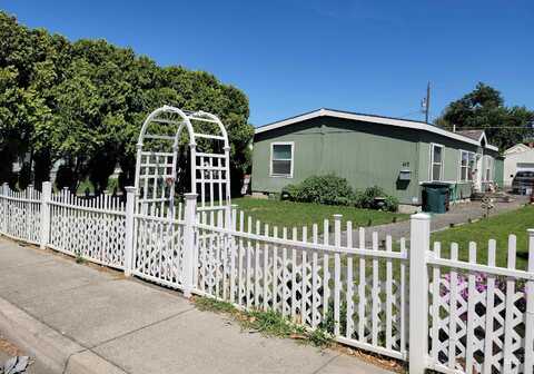 417 8th St., Clarkston, WA 99403