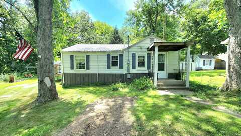 7307 N Hickory Avenue, Walkerton, IN 46574