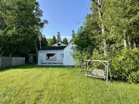 914 Lakeside Drive, Mackinaw City, MI 49701
