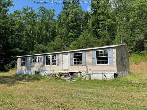 979 Reed Fork Road, Clay, WV 25164