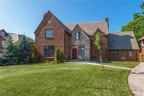 16936 Lake Avenue, Lakewood, OH 44107