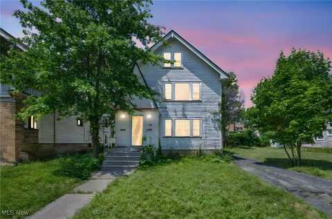932 Helmsdale Road, Cleveland Heights, OH 44112