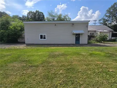 1028 W 1st Street, Uhrichsville, OH 44683