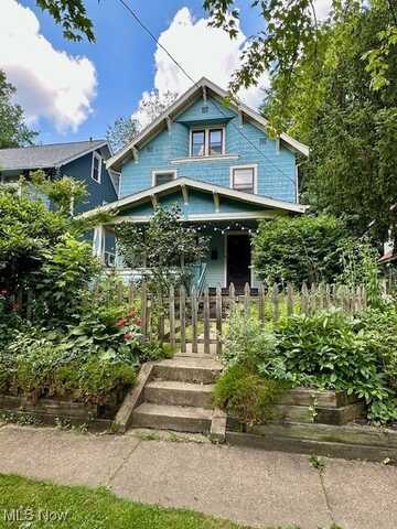 839 Bloomfield Avenue, Akron, OH 44302