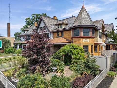 12202 Detroit Avenue, Lakewood, OH 44107