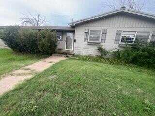 106 E Jeffie Street, Floydada, TX 79235