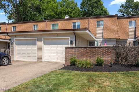 9291 Sussex Drive, Olmsted Falls, OH 44138