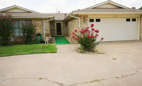 1214 E Ward Street, Brownfield, TX 79316