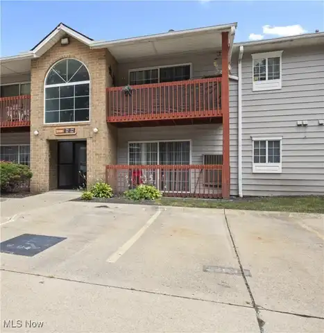 27087 Oakwood Circle unit: 102Y, Olmsted Twp, OH 44138