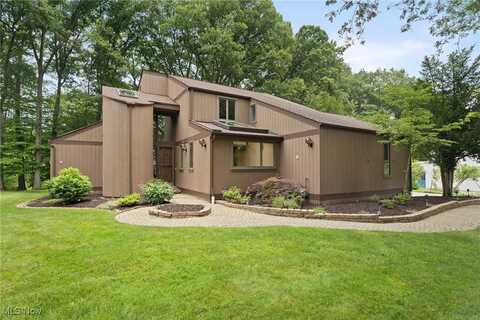 9193 Meadow Lane, Brecksville, OH 44141